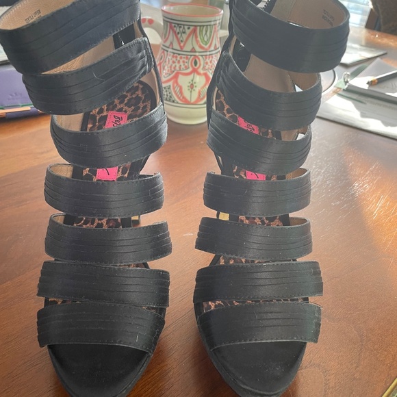 Betsey Johnson Eunice black satin heels - Picture 3 of 6